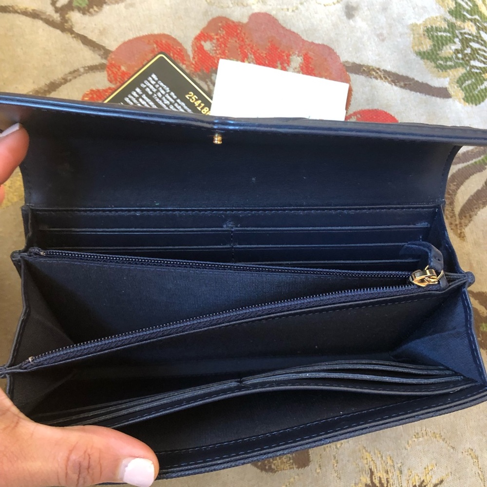 Authentic Chanel Filigree Long Wallet - Picture 4 of 6